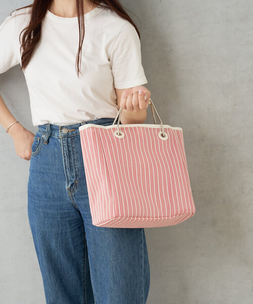 Actually（アクチュアリー）の「メッシュ×PVC ストライプスクエアトートバッグ（トートバッグ・レディース・ブルー/オレンジ・0）」の9枚目の写真