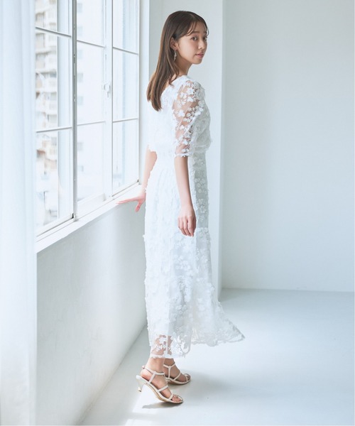 mysty woman（ミスティウーマン）の「3Dフラワー2WAYブラウス　135591（シャツ/ブラウス・レディース・オフホワイト/ブラック・FREE）」の3枚目の写真