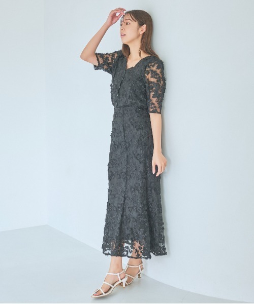 mysty woman（ミスティウーマン）の「3Dフラワー2WAYブラウス　135591（シャツ/ブラウス・レディース・オフホワイト/ブラック・FREE）」の7枚目の写真