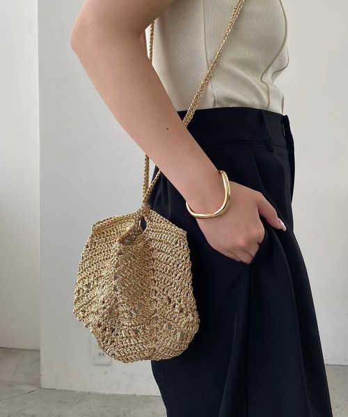 CAPRICIEUX LE'MAGE（カプリシューレマージュ）の「メタリック編み巾着バッグ（ショルダーバッグ・レディース・ゴールド/シルバー/ブラック・FREE）」の3枚目の写真