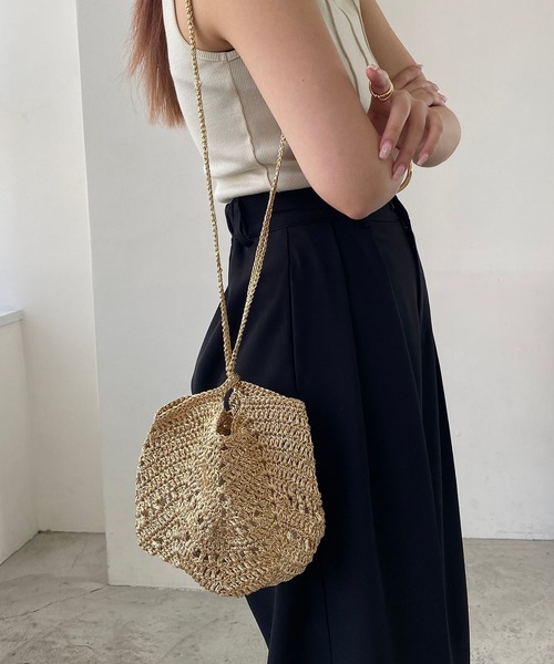 CAPRICIEUX LE'MAGE（カプリシューレマージュ）の「メタリック編み巾着バッグ（ショルダーバッグ・レディース・ゴールド/シルバー/ブラック・FREE）」の11枚目の写真