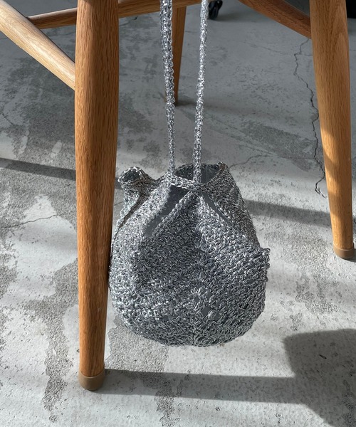 CAPRICIEUX LE'MAGE（カプリシューレマージュ）の「メタリック編み巾着バッグ（ショルダーバッグ・レディース・ゴールド/シルバー/ブラック・FREE）」の8枚目の写真