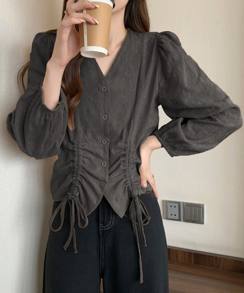 Dewlily(デューリリー)の「ドロストブラウス(シャツ/ブラウス・レディース・ベージュ/ホワイト/ブラック・L/M)」の3枚目の写真