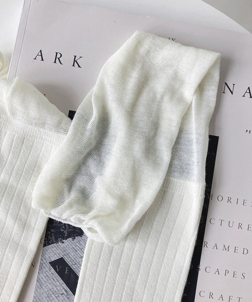 AS KNOW AS plus(アズノゥアズプラス)の「シアー切り替えニーハイソックス 【ZOZOTOWN限定アイテム】(ソックス/靴下・レディース・アイボリー/ブラック・FREE)」の4枚目の写真