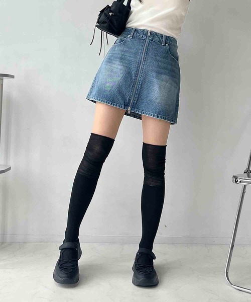 AS KNOW AS plus(アズノゥアズプラス)の「シアー切り替えニーハイソックス 【ZOZOTOWN限定アイテム】(ソックス/靴下・レディース・アイボリー/ブラック・FREE)」の7枚目の写真