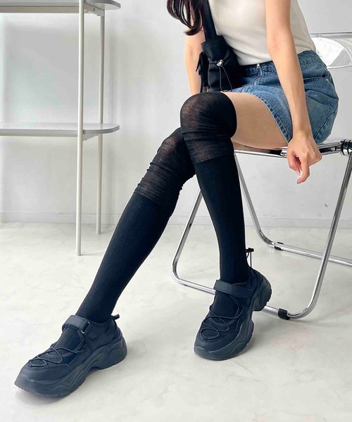 AS KNOW AS plus(アズノゥアズプラス)の「シアー切り替えニーハイソックス 【ZOZOTOWN限定アイテム】(ソックス/靴下・レディース・アイボリー/ブラック・FREE)」の9枚目の写真