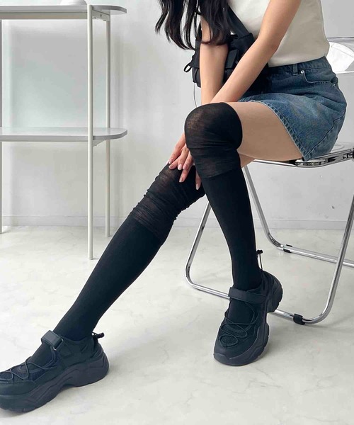 AS KNOW AS plus(アズノゥアズプラス)の「シアー切り替えニーハイソックス 【ZOZOTOWN限定アイテム】(ソックス/靴下・レディース・アイボリー/ブラック・FREE)」の10枚目の写真