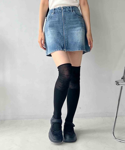 AS KNOW AS plus(アズノゥアズプラス)の「シアー切り替えニーハイソックス 【ZOZOTOWN限定アイテム】(ソックス/靴下・レディース・アイボリー/ブラック・FREE)」の8枚目の写真