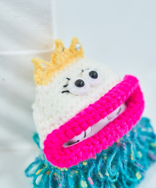 macaroni edge（マカロニエッジ）の「〈macaroni edge×紅林大空コラボ〉毛糸のマスコット エアポッズケース Pro/Pro2（ヘッドフォン/イヤホン・レディース・ブルーグリーン/ホワイト/レッド・ONE SIZE）」の6枚目の写真