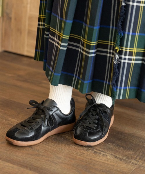 niko and...(ニコアンド)の「オリジナルフェイクスエードコンビスニーカー(スニーカー・レディース・ブルー/ブラック/アイボリー/イエロー/シルバー系その他・SMALL/MEDIUM/LARGE)」の2枚目の写真