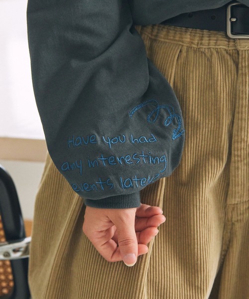 MONO-MART LADY'S（モノマートレディース）の「配色 落書き刺繍  オーバーサイズ長袖Tシャツ（Tシャツ/カットソー・レディース・アイボリー/オートミール/スミクロ/ネイビー・FREE）」の13枚目の写真