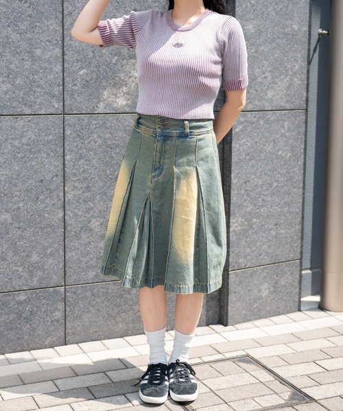 WEGO（ウィゴー）の「WEGO/ヴィンテージウォッシュデニムプリーツミドルスカート（デニムスカート・レディース・ブルー系1/ブラック・FREE）」の4枚目の写真