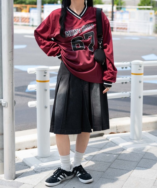 WEGO（ウィゴー）の「WEGO/ヴィンテージウォッシュデニムプリーツミドルスカート（デニムスカート・レディース・ブルー系1/ブラック・FREE）」の3枚目の写真