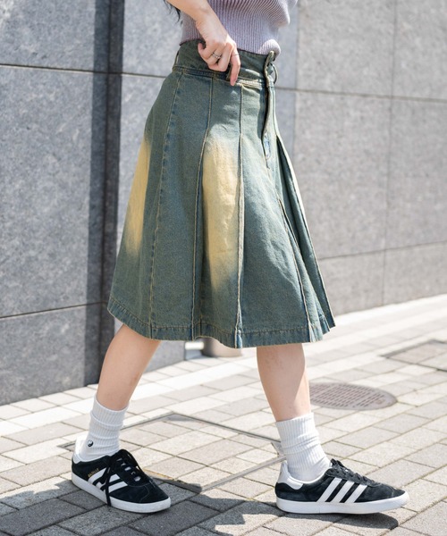 WEGO（ウィゴー）の「WEGO/ヴィンテージウォッシュデニムプリーツミドルスカート（デニムスカート・レディース・ブルー系1/ブラック・FREE）」の13枚目の写真