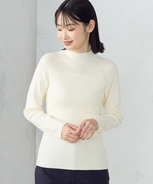 COMME CA ISM（コムサイズム）の「ベーシックリブ　ハイネックニット（ニット/セーター・レディース・ホワイト/ブラック/ベージュ/ブルー・MEDIUM/LARGE）」の2枚目の写真