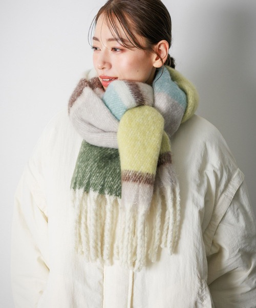 LAKOLE（ラコレ）の「ブークレーボーダーマフラー / 138790（マフラー・レディース・オフホワイト/イエロー/オレンジ・FREE）」の2枚目の写真