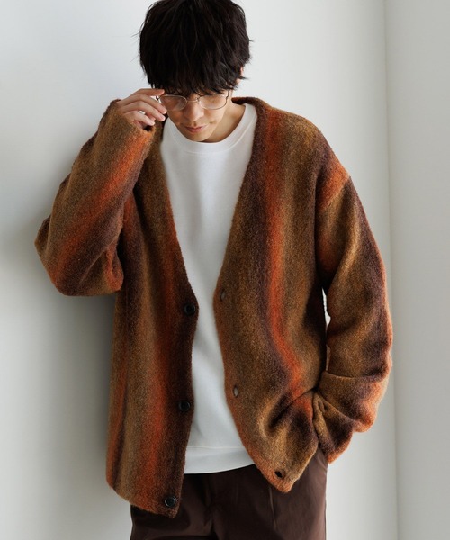 LAKOLE(ラコレ)の「グラデストライプカーディガン/146463(カーディガン/ボレロ・メンズ・ブラウン/ブルー/ブラック/グレー/パープル・MEDIUM/LARGE/X-LARGE)」の4枚目の写真