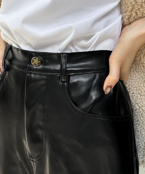 エリザベッタフランキ フェイクレザー ストレッチ チェーン パンツ ELFRANK（エルフランク）の「フェイクレザーカーブパンツ