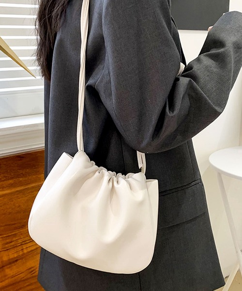 florist（フローリスト）の「軽量 レザーライクギャザーミニショルダーバッグ（ショルダーバッグ・レディース・ブラック/ライトイエロー/ライトブラウン/シルバー/ホワイト・FREE）」の2枚目の写真