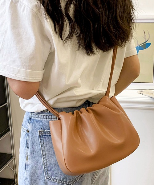 florist（フローリスト）の「軽量 レザーライクギャザーミニショルダーバッグ（ショルダーバッグ・レディース・ブラック/ライトイエロー/ライトブラウン/シルバー/ホワイト・FREE）」の4枚目の写真