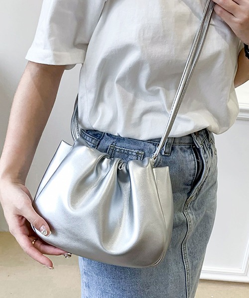 florist（フローリスト）の「軽量 レザーライクギャザーミニショルダーバッグ（ショルダーバッグ・レディース・ブラック/ライトイエロー/ライトブラウン/シルバー/ホワイト・FREE）」の7枚目の写真