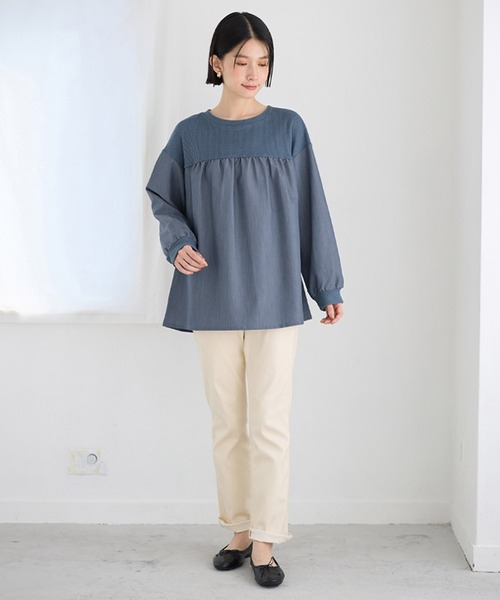Viola e Viola(ヴィオラエヴィオラ)の「アゼ編み風裏起毛 異素材切替プルオーバー(Tシャツ/カットソー・レディース・チャコール/ブルー・3L/LL/L/M)」の7枚目の写真