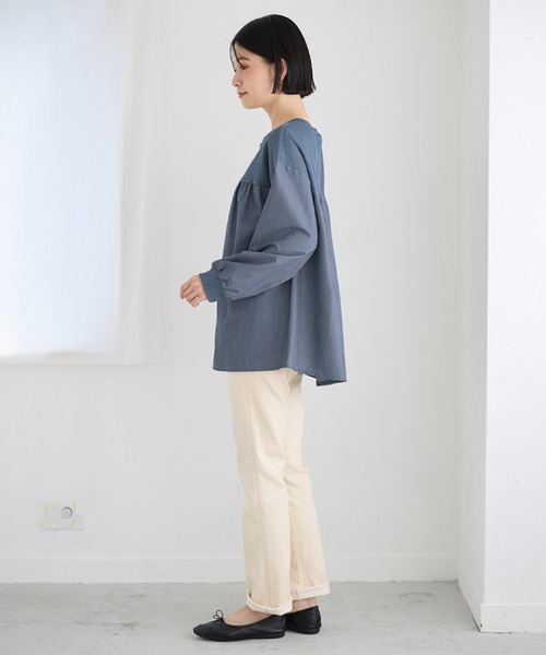 Viola e Viola(ヴィオラエヴィオラ)の「アゼ編み風裏起毛 異素材切替プルオーバー(Tシャツ/カットソー・レディース・チャコール/ブルー・3L/LL/L/M)」の8枚目の写真