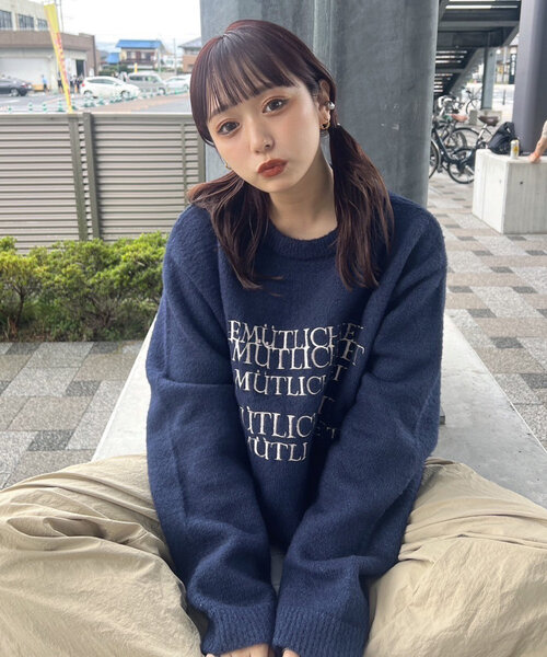 NUNIFE(ユニフィー)の「【UNISEX】《さやべびコラボ》フェザーモールロゴプルオーバー(ニット/セーター・レディース・マスタード/グリーン/ネイビー/ライトグレー・FREE)」の3枚目の写真