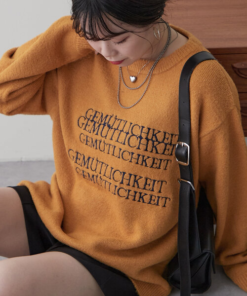 NUNIFE(ユニフィー)の「【UNISEX】《さやべびコラボ》フェザーモールロゴプルオーバー(ニット/セーター・レディース・マスタード/グリーン/ネイビー/ライトグレー・FREE)」の4枚目の写真