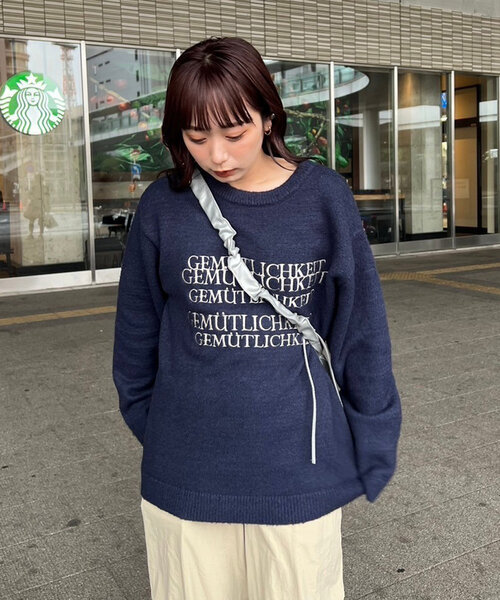 NUNIFE(ユニフィー)の「【UNISEX】《さやべびコラボ》フェザーモールロゴプルオーバー(ニット/セーター・レディース・マスタード/グリーン/ネイビー/ライトグレー・FREE)」の6枚目の写真