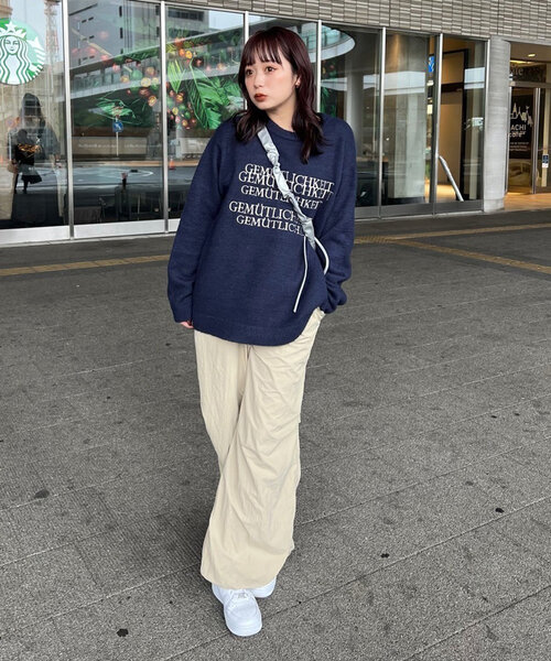 NUNIFE(ユニフィー)の「【UNISEX】《さやべびコラボ》フェザーモールロゴプルオーバー(ニット/セーター・レディース・マスタード/グリーン/ネイビー/ライトグレー・FREE)」の8枚目の写真