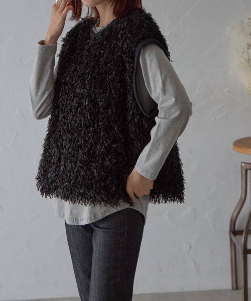 each（イーチ）の「ロングシャギークロップドタンクベスト（ベスト・レディース・アイボリー/ブラック/グレー・FREE）」の6枚目の写真