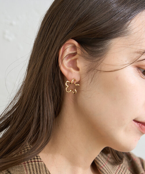 Kastane（カスタネ）の「*【fiw.】フラワーモチーフピアス（ピアス（両耳用）・レディース・ゴールド/シルバー・FREE）」の3枚目の写真