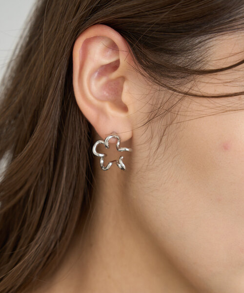 Kastane（カスタネ）の「*【fiw.】フラワーモチーフピアス（ピアス（両耳用）・レディース・ゴールド/シルバー・FREE）」の5枚目の写真