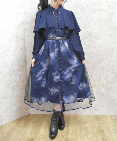 axes femme（アクシーズファム）の「テレスコーププリントケープ風