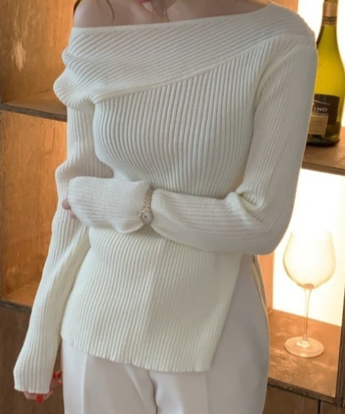 【セール】オフショルダースリット入りアシメリブニットプルオーバー（ニット/セーター）｜deux amour（ドゥーザムール）