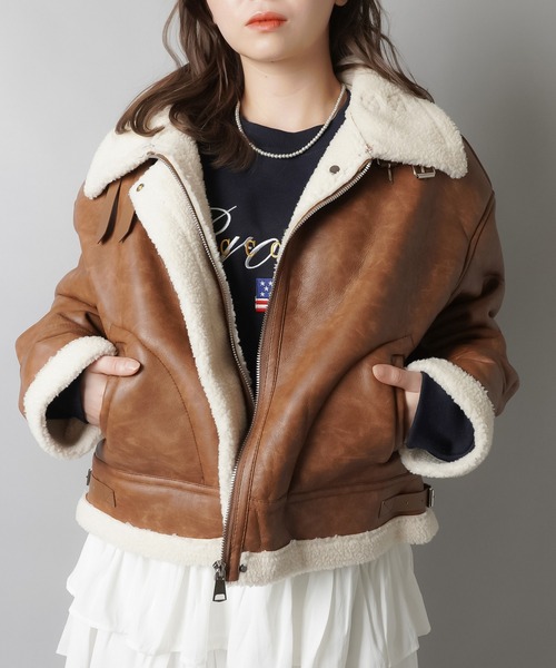 SPINNS（スピンズ）の「美シルエット 裏ボア合皮ムートンジャケット（ムートンコート・レディース・ブラウン/ブラック・ONESIZE）」の22枚目の写真