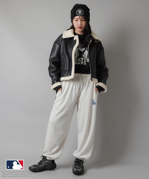 SPINNS（スピンズ）の「美シルエット 裏ボア合皮ムートンジャケット（ムートンコート・レディース・ブラウン/ブラック・ONESIZE）」の13枚目の写真