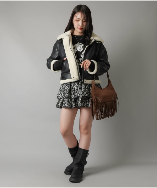 SPINNS（スピンズ）の「美シルエット 裏ボア合皮ムートンジャケット（ムートンコート・レディース・ブラウン/ブラック・ONESIZE）」の14枚目の写真