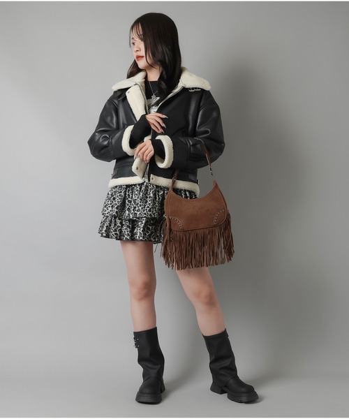 SPINNS（スピンズ）の「美シルエット 裏ボア合皮ムートンジャケット（ムートンコート・レディース・ブラウン/ブラック・ONESIZE）」の15枚目の写真