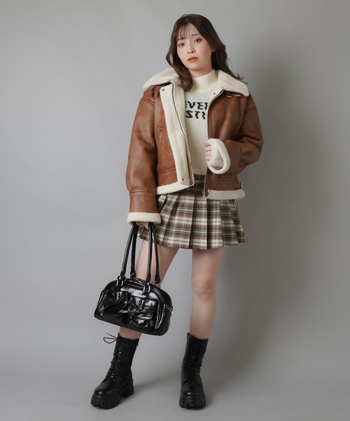 SPINNS（スピンズ）の「美シルエット 裏ボア合皮ムートンジャケット（ムートンコート・レディース・ブラウン/ブラック・ONESIZE）」の16枚目の写真