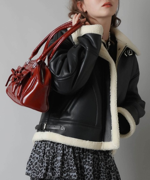 SPINNS（スピンズ）の「美シルエット 裏ボア合皮ムートンジャケット（ムートンコート・レディース・ブラウン/ブラック・ONESIZE）」の18枚目の写真