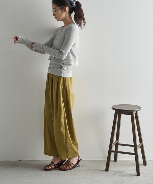 THE YOn（ザヨン）の「ツイルタックコクーンバレルパンツ（チノパンツ・レディース・ピンク/アイボリー/オリーブ/ブラック/ブラウン・FREE）」の16枚目の写真