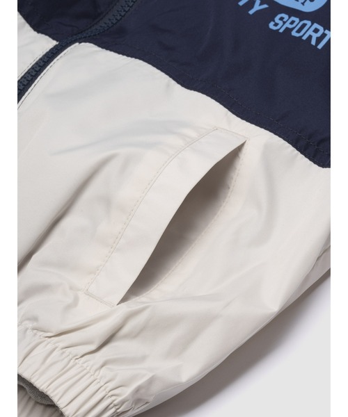 GAP（ギャップ）の「NYC GAPロゴ ウィンドブレーカー (幼児・ベビー)（ナイロンジャケット・キッズ・ネイビー/ベージュ・90cm/95cm/100cm/105cm/110cm/80ｃｍ）」の13枚目の写真