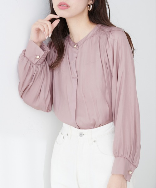 natural couture(ナチュラルクチュール)の「【ZOZO限定】肩タックギャザースリーブブラウス(シャツ/ブラウス・レディース・ピンクベージュ/カーキ/オフホワイト/グレー/チャコールグレー・FREE)」の5枚目の写真