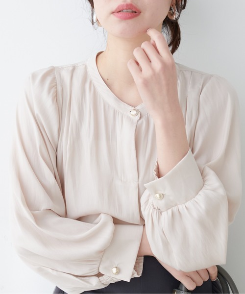 natural couture(ナチュラルクチュール)の「【ZOZO限定】肩タックギャザースリーブブラウス(シャツ/ブラウス・レディース・ピンクベージュ/カーキ/オフホワイト/グレー/チャコールグレー・FREE)」の2枚目の写真