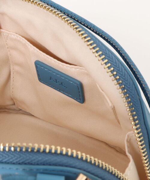 A.P.C.(アーペーセー)の「BOURSE NINON SMALL(ショルダーバッグ・レディース・ブラック/ブルー・ONESIZE)」の6枚目の写真
