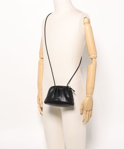 A.P.C.(アーペーセー)の「BOURSE NINON SMALL(ショルダーバッグ・レディース・ブラック/ブルー・ONESIZE)」の7枚目の写真