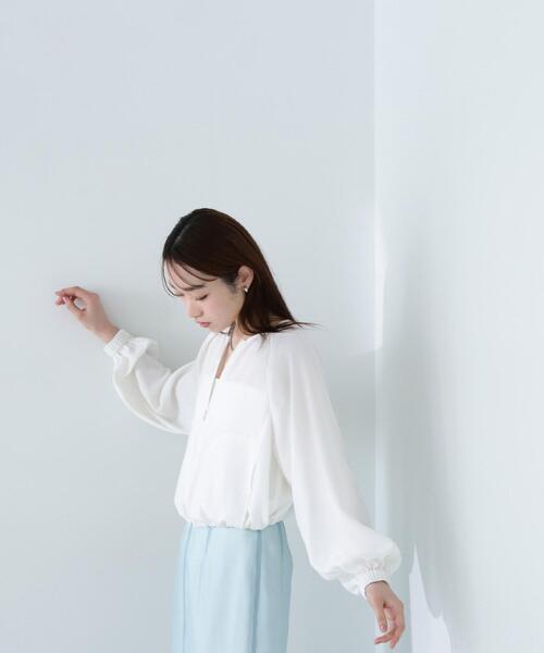 NATURAL BEAUTY BASIC（ナチュラルビューティーベーシック）の「◇【THINK NATURAL】シアークロップドブルゾン（ブルゾン・レディース・ベージュ/イエロー/ブラック/オフホワイト・MEDIUM/SMALL）」の2枚目の写真