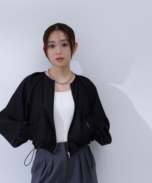 NATURAL BEAUTY BASIC（ナチュラルビューティーベーシック）の「◇【THINK NATURAL】シアークロップドブルゾン（ブルゾン・レディース・ベージュ/イエロー/ブラック/オフホワイト・MEDIUM/SMALL）」の3枚目の写真